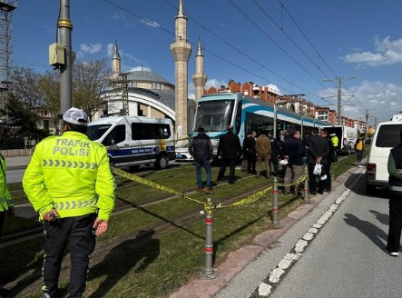 Konya'da tramvayın altında kalan anne hayatını kaybetti, oğlu ağır yaralı